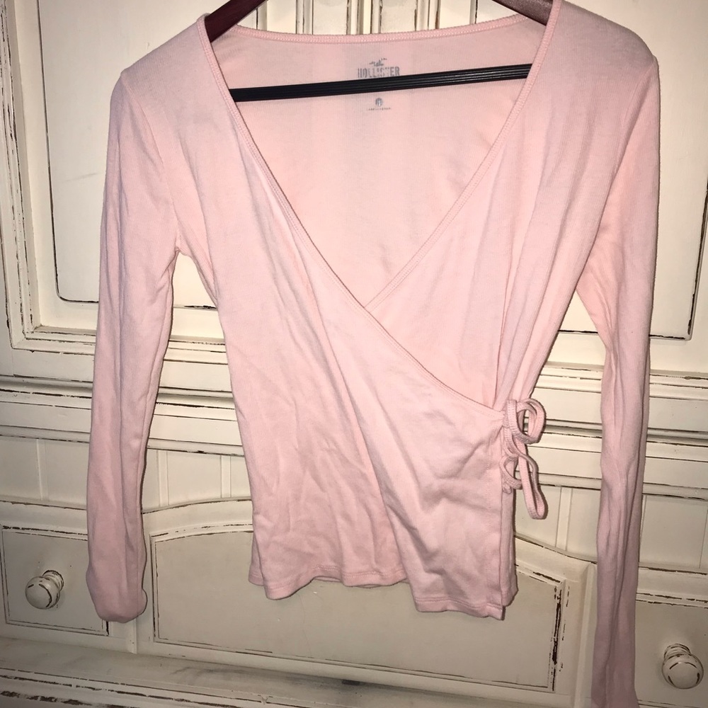Hollister wrap tee— perfect for going out💕
